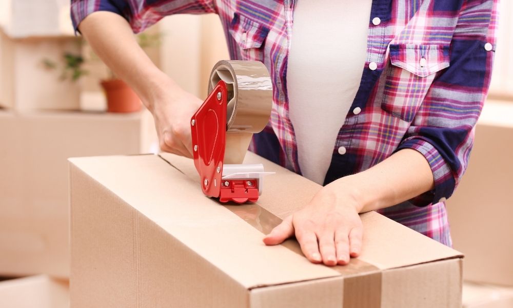 3 Safety Tips To Follow When Using Packing Tape Dispensers